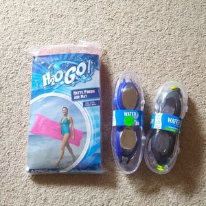 Bundle of swimming goggles and mat